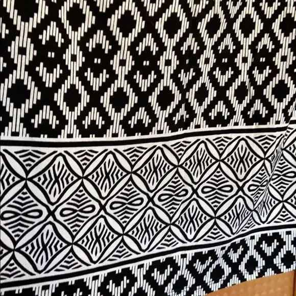 *free with purchase*  Max Studio black and white midi skirt - Picture 4 of 4